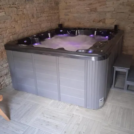 Slanskych Statek Nahorany (Hradec Kralove)