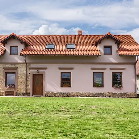Slanskych Statek Guest house Nahorany (Hradec Kralove)